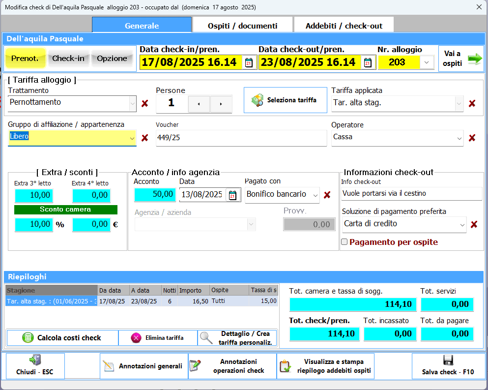 La maschera di check consente di inserire o modificare in modo facile e veloce una prenotazione suggerendo dei valori predefiniti che aiutano l'input dei dati. Dà la possibilità di creare al volo una prenotazione indicando le date, l'alloggio ed almeno un ospite, che non necessariamente deve essere censito in archivio. Si possono indicare gli extra letto ed eventuali sconti riservati. Indicando l'agenzia viene riportata anche l'eventuale commissione spettante.